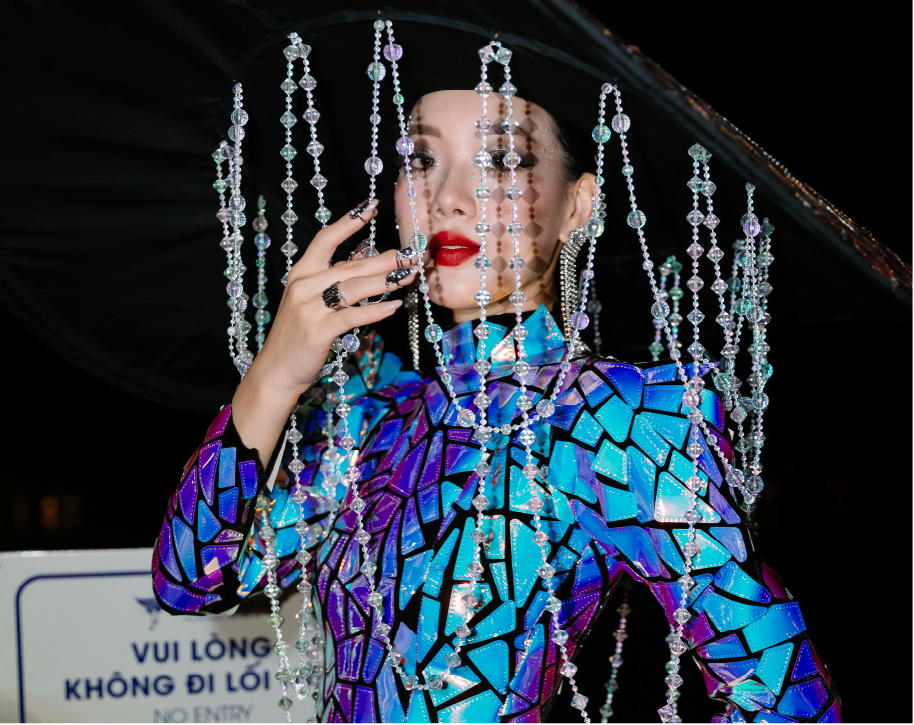 Miss Cosmo Singapore National Costume
